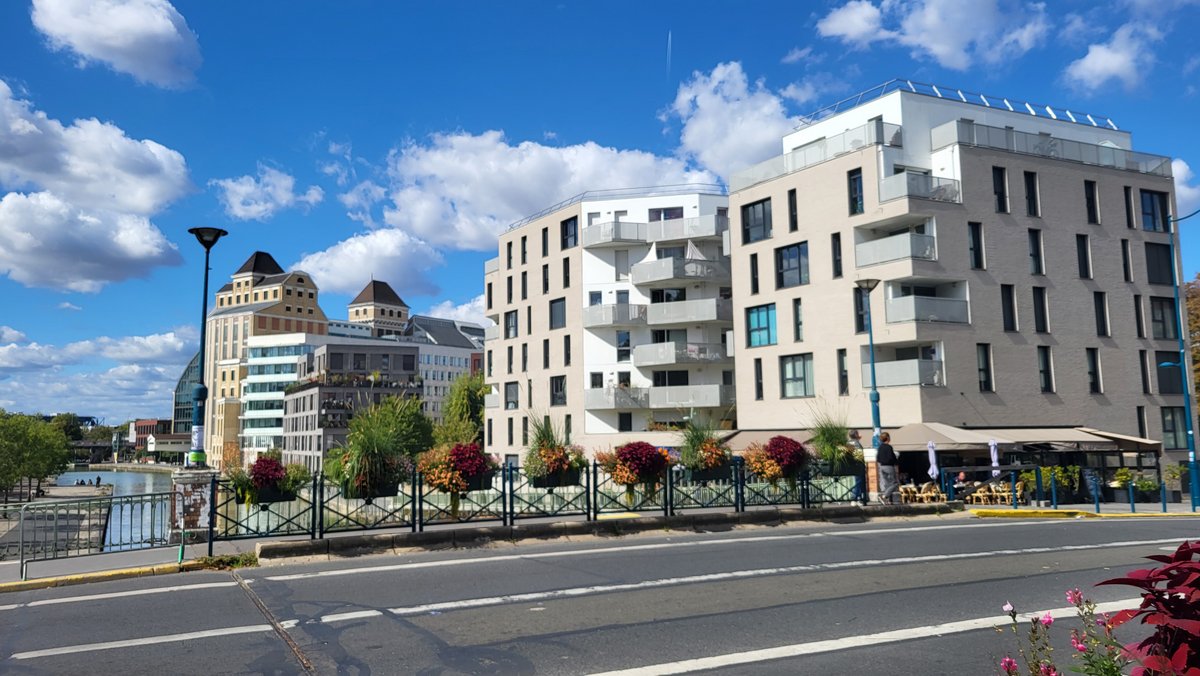 BNP Paribas und Neubauten im Westen von Pantin. Quelle: Florian Weber 2022.