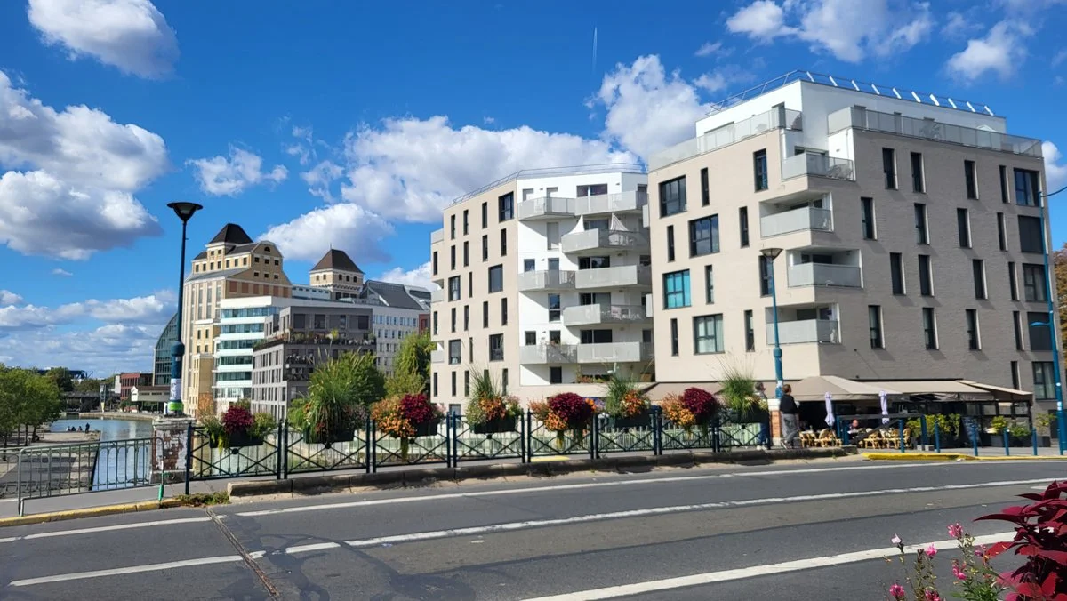 BNP Paribas und Neubauten im Westen von Pantin. Quelle: Florian Weber 2022.