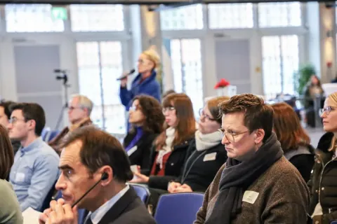 Crises: New challenges and perspectives for cross-border labour markets (05/12/2002)